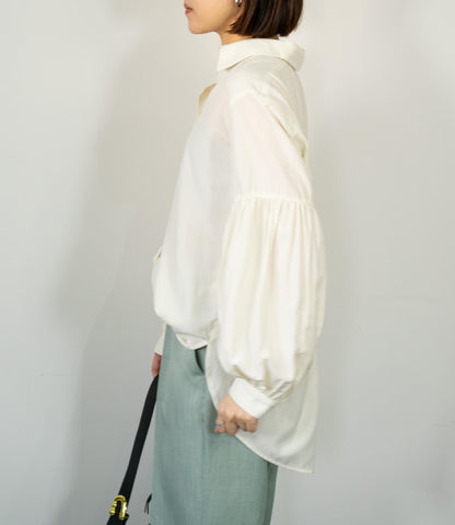 バンドカラーギャザーボリュームブラウス