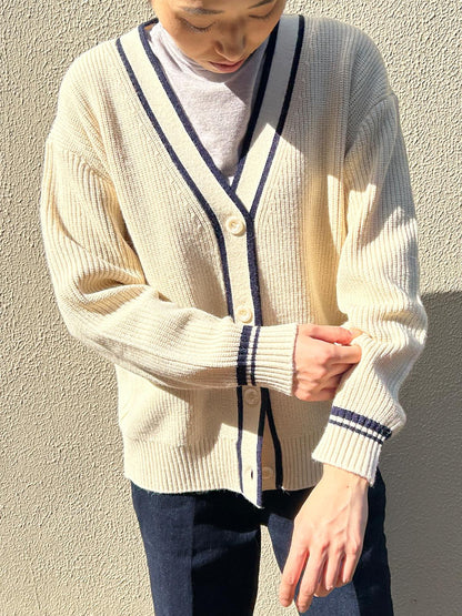 Vネックカーディガン