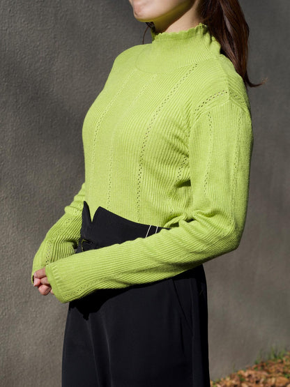 透かし柄ハイネックニット