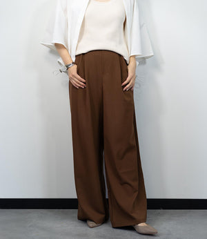 ストレッチタックストレートパンツ