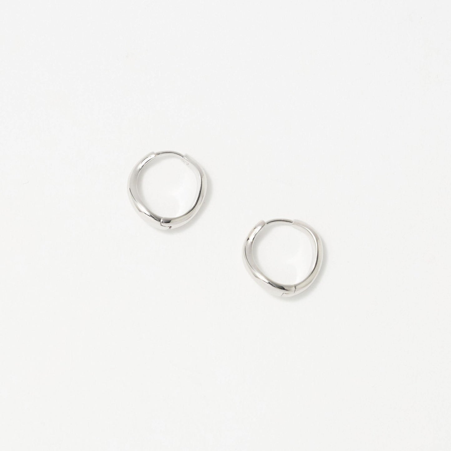 ツイスト フープ ピアス