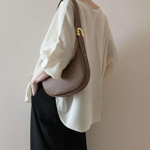 ハーフムーンショルダーバッグ