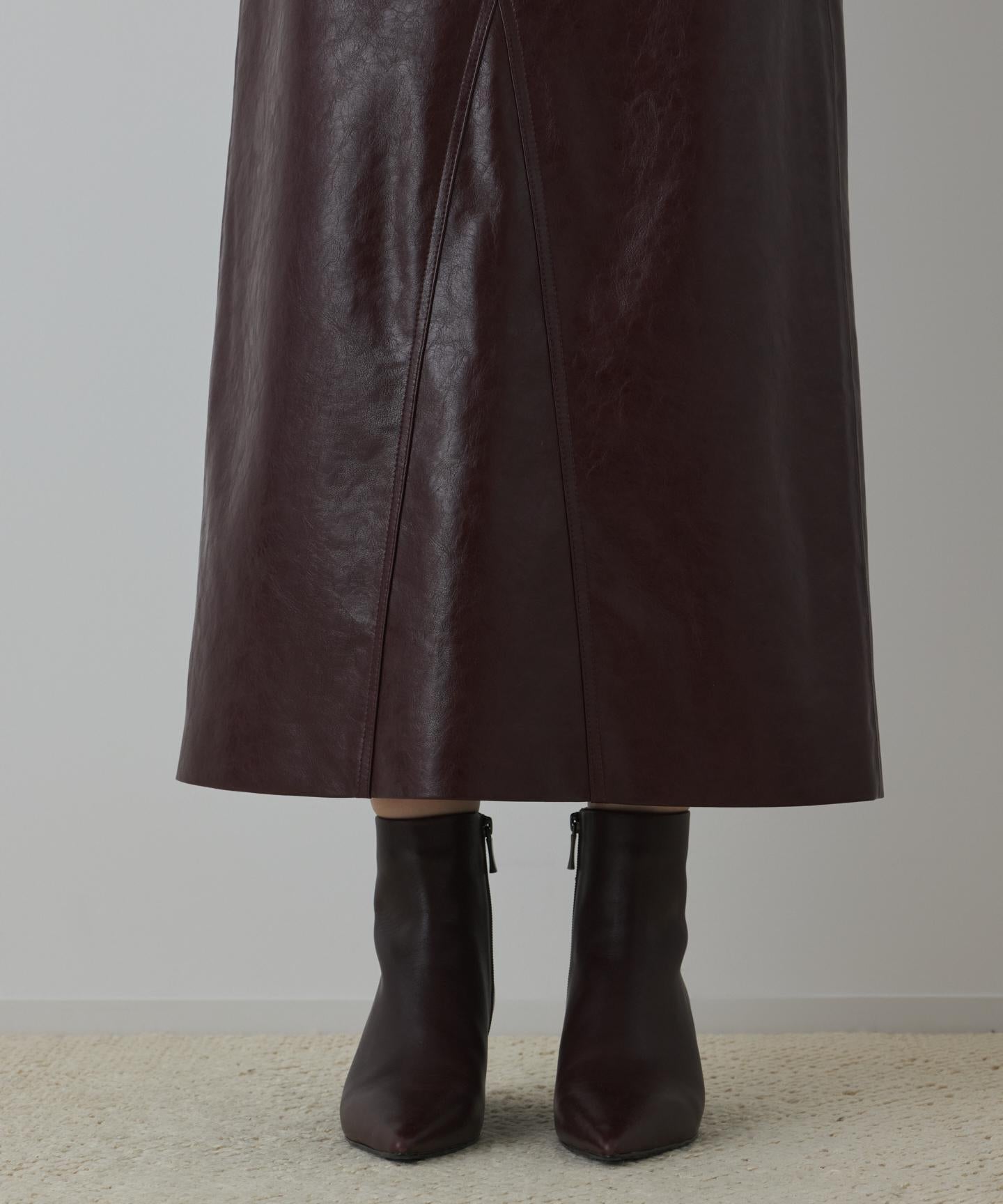 フェイクレザータイトスカート