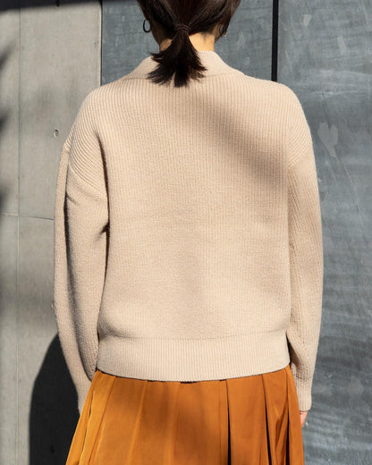 ハイネックボリュームスリーブニット