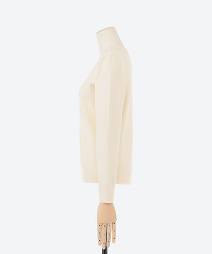 クルーネックストレートニット