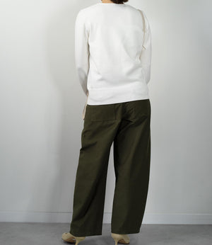 コンパクトVネックニット