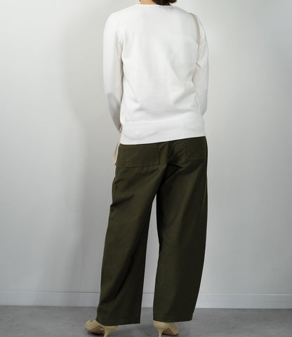 コンパクトVネックニット