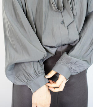 パウダーサテンボウタイブラウス