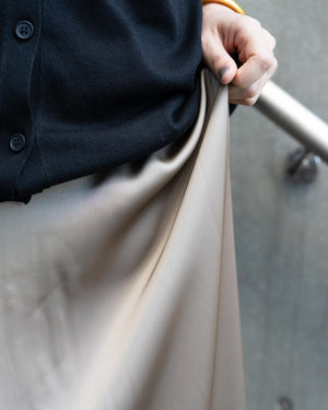 微光沢サテンナロースカート