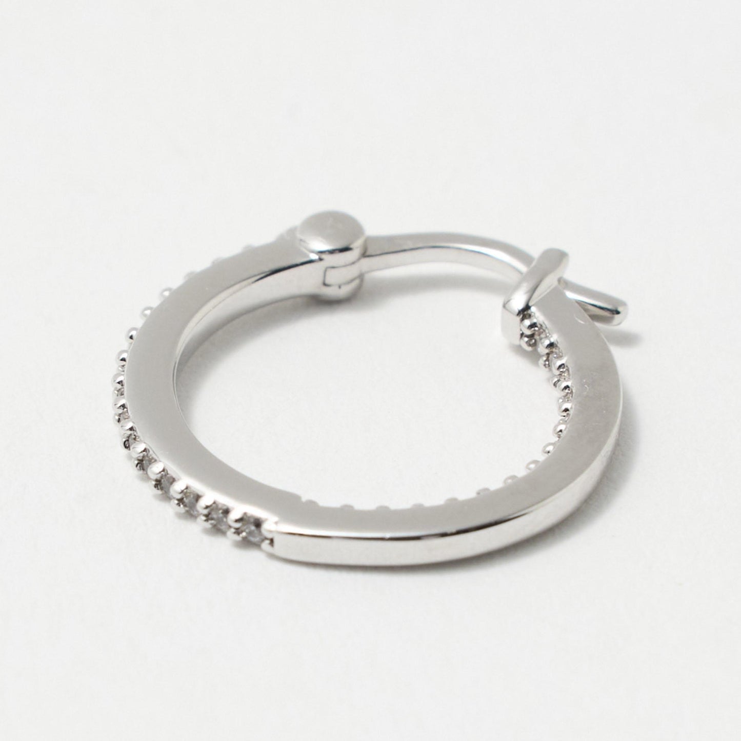 パヴェ ナローフープ ピアス