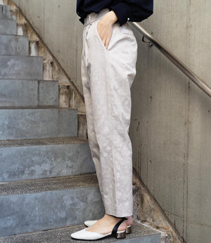 フローラルジャガードテーパードパンツ