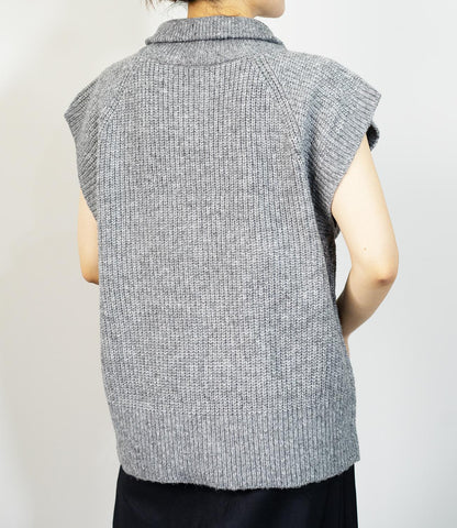 ラグランハイネックニット