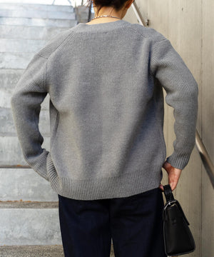 Vネックカーディガン