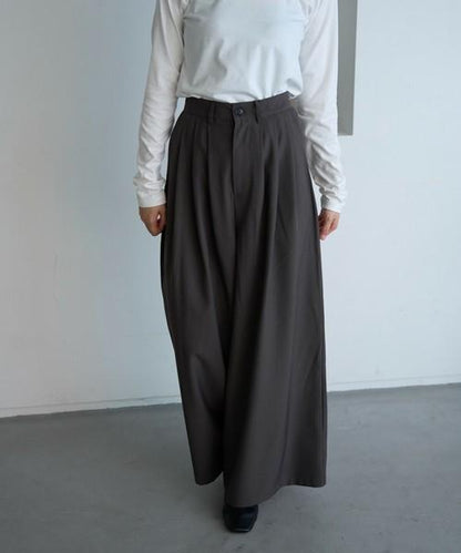 タックワイドパンツ