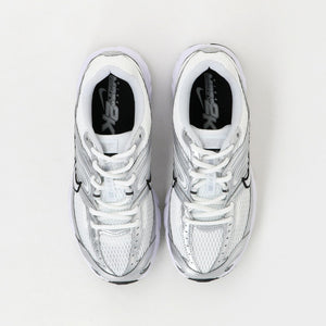 ＜NIKE＞エア マックス モト 2K スニーカー