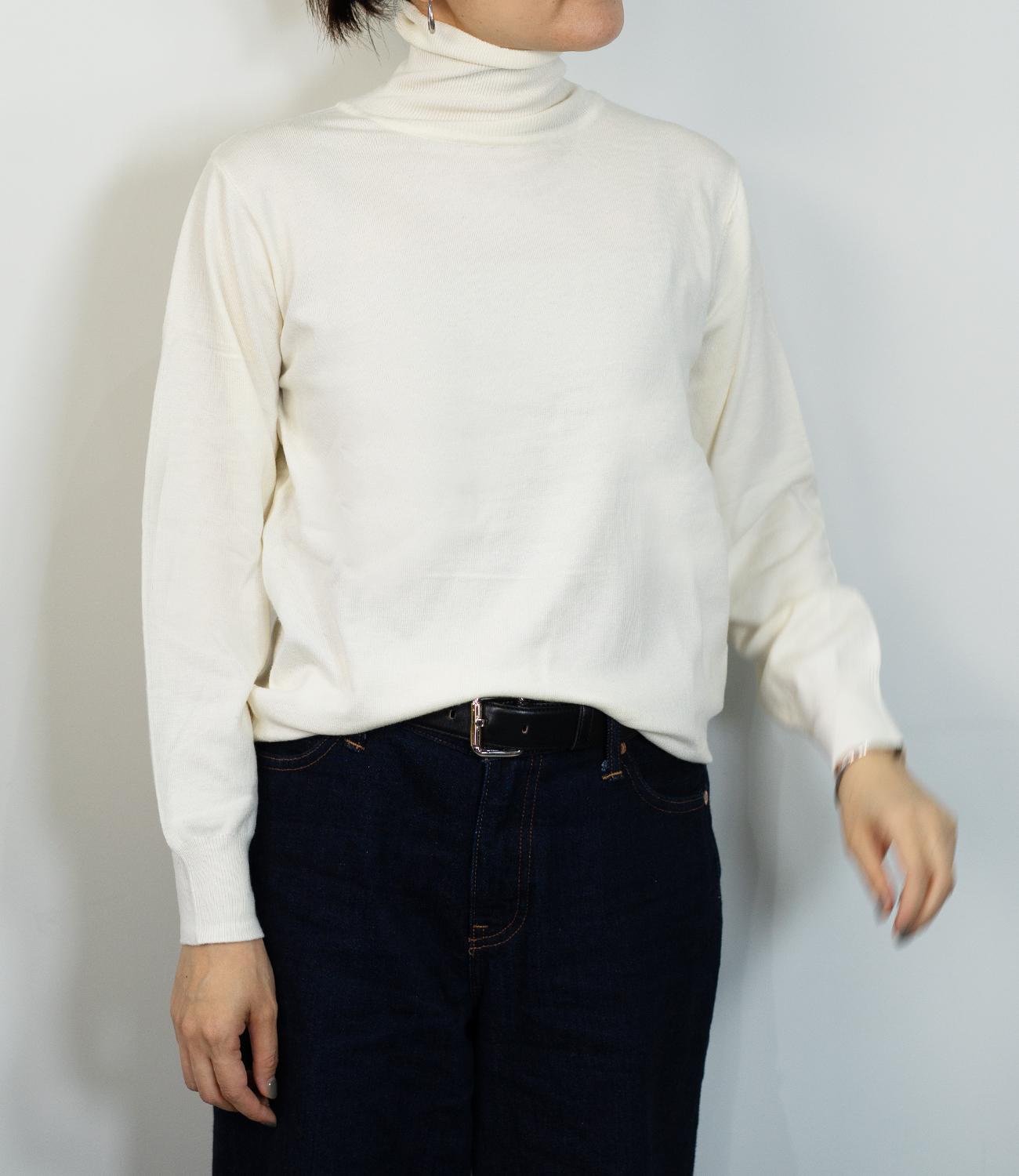 タートルネックソフトニット