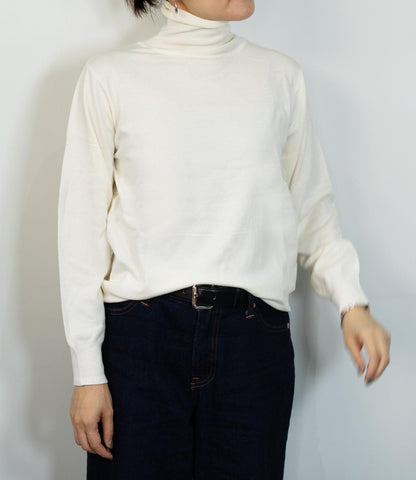 タートルネックソフトニット