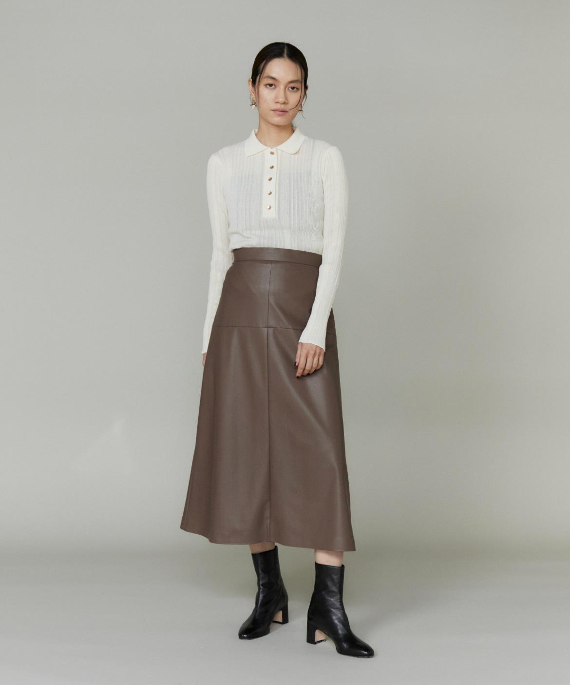 フェイクレザートラペーズスカート
