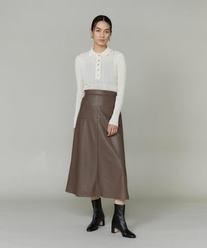 フェイクレザートラペーズスカート