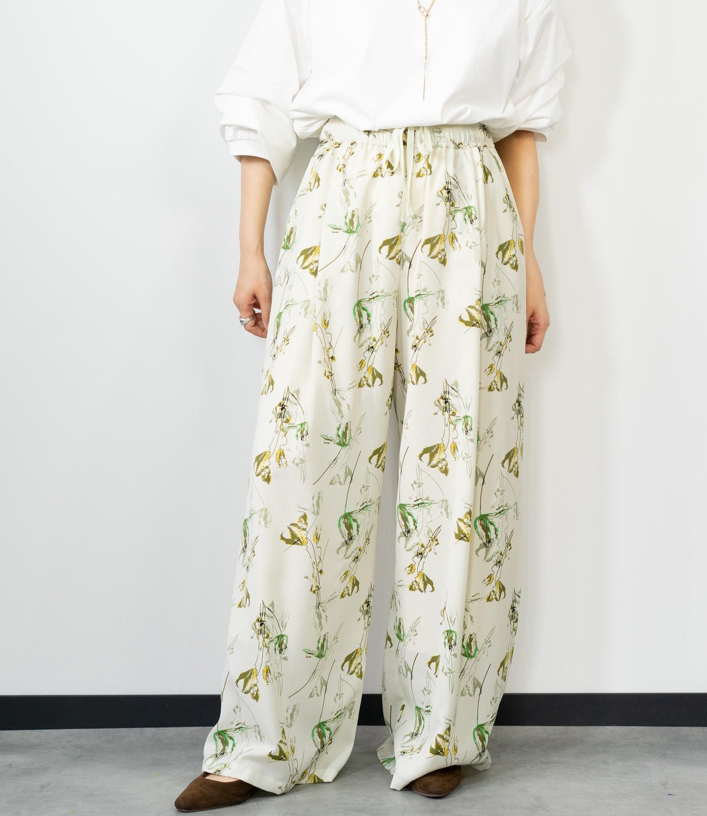 ボタニカル柄イージーパンツ