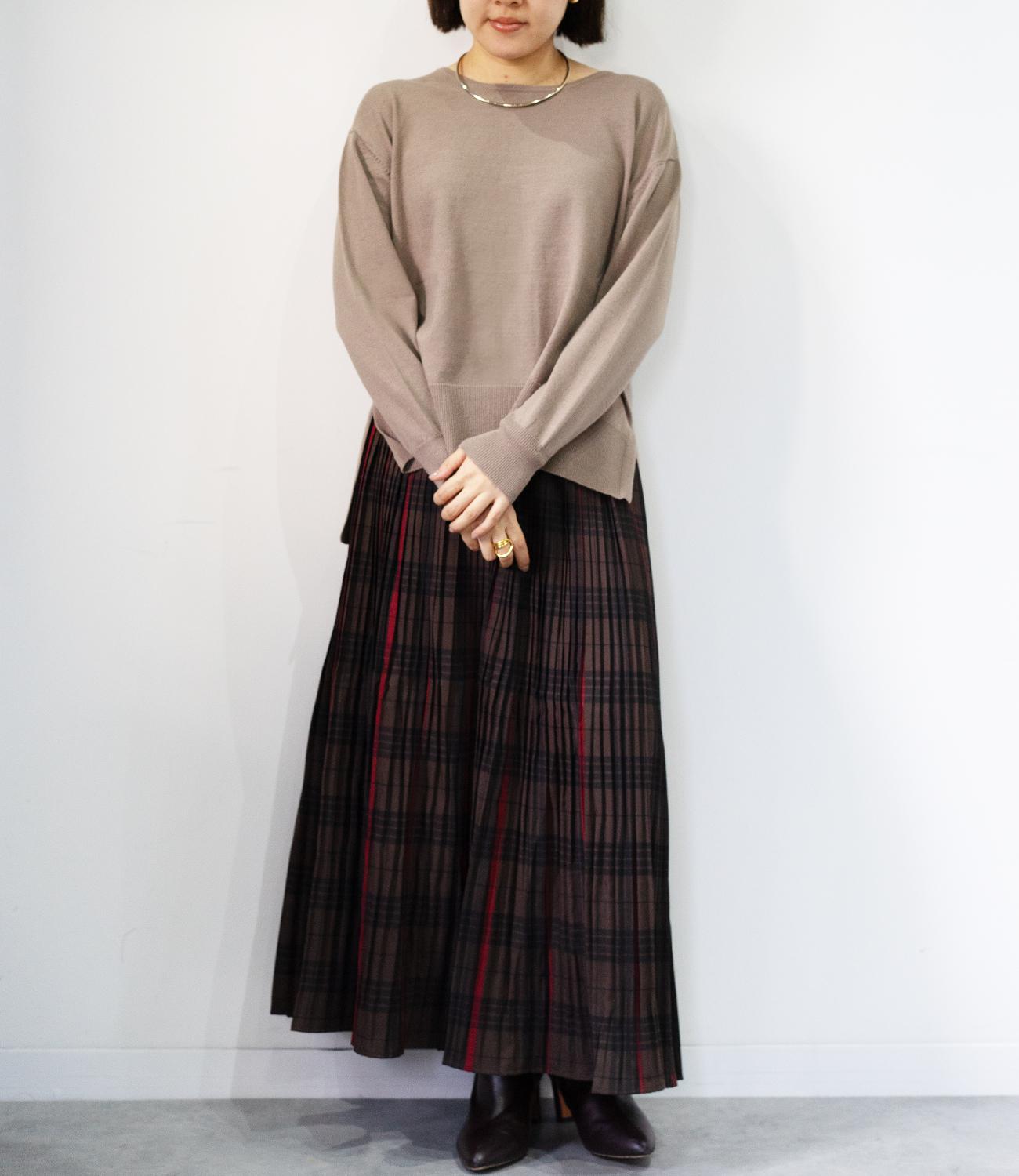 クルーネックサイドスリットニット