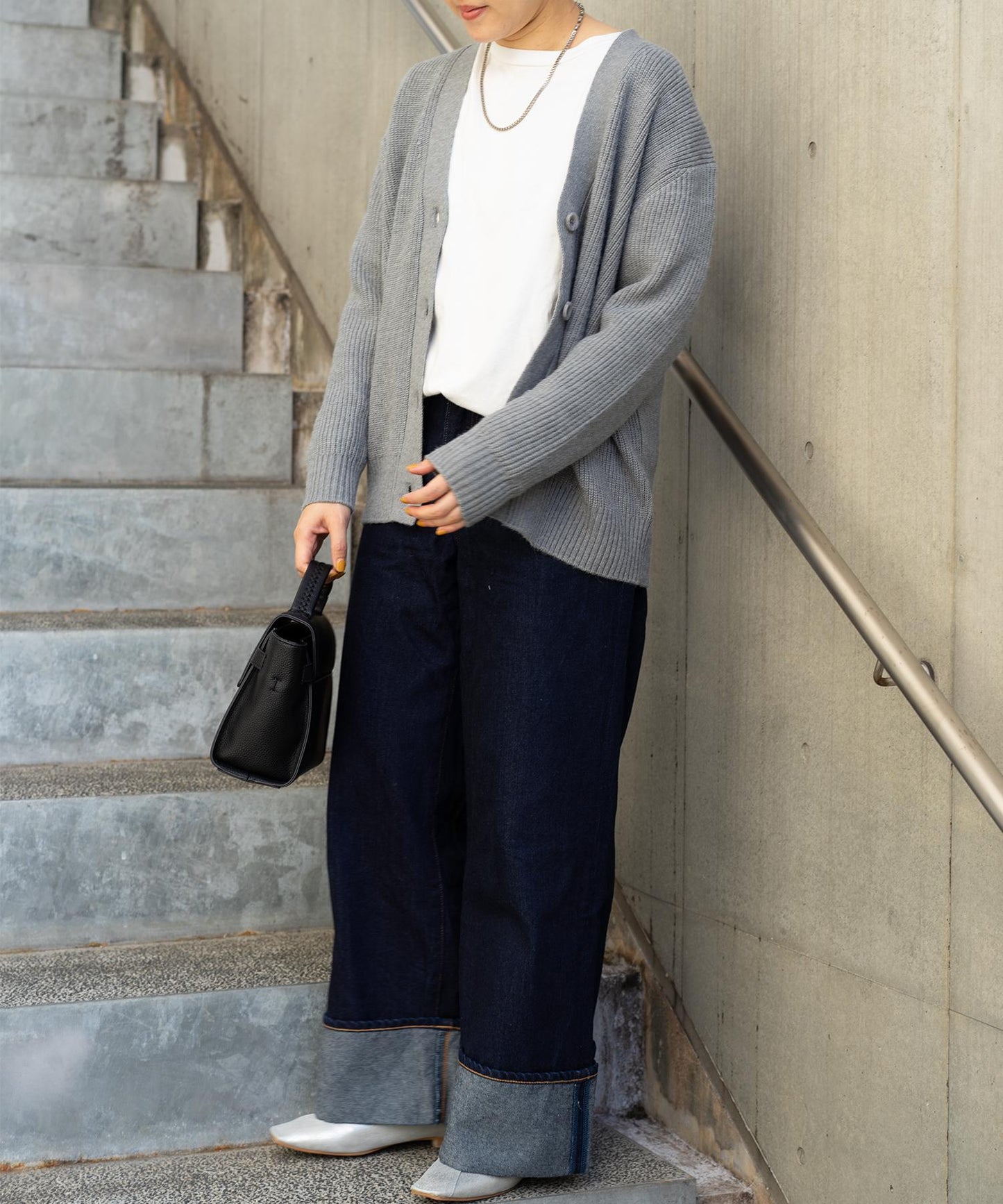 Vネックカーディガン