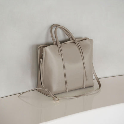 【WEB限定】2WAYタッセルハンドル A4 トートバッグ / ショルダーバッグ