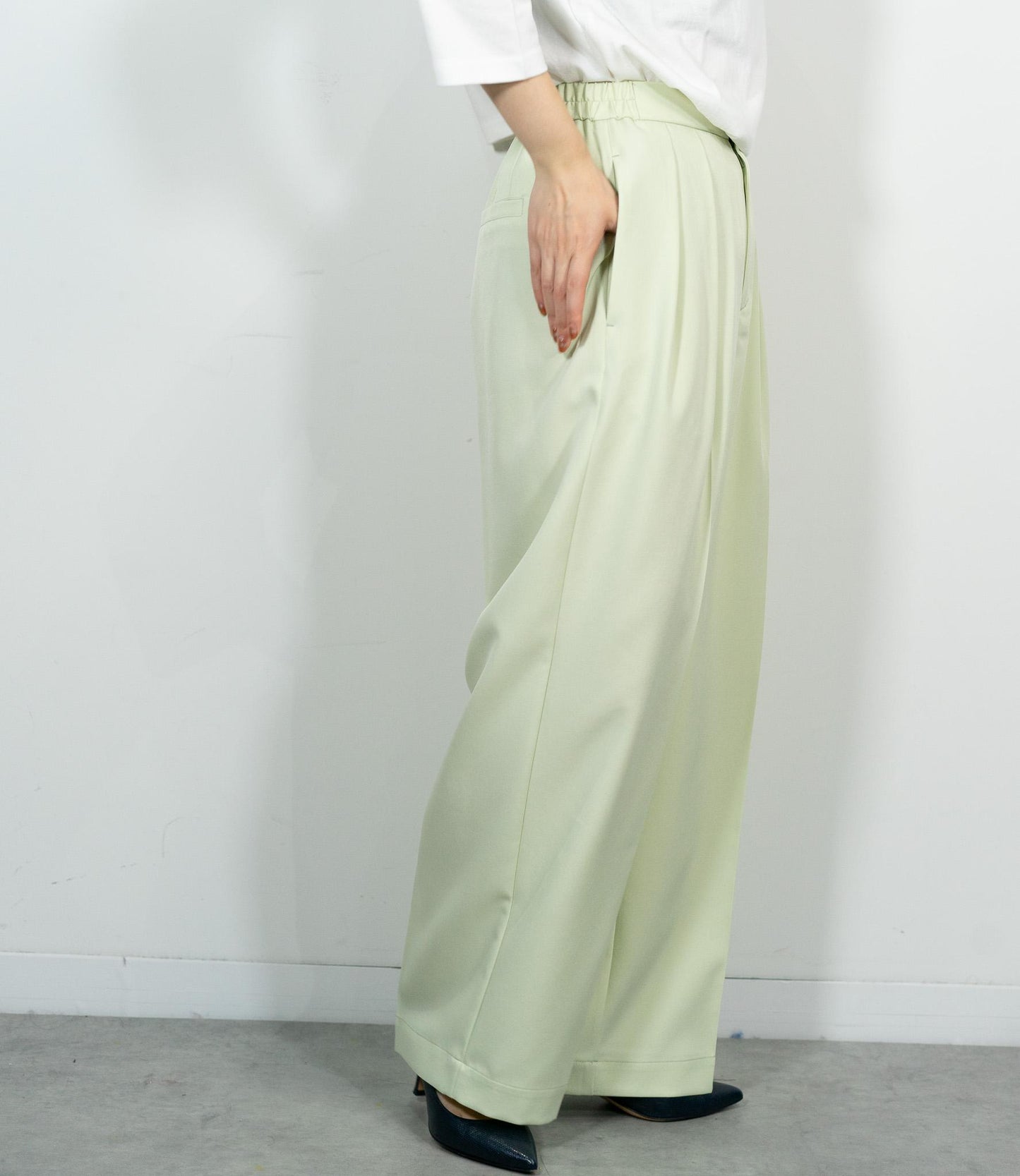 センタープレスセミワイドパンツ