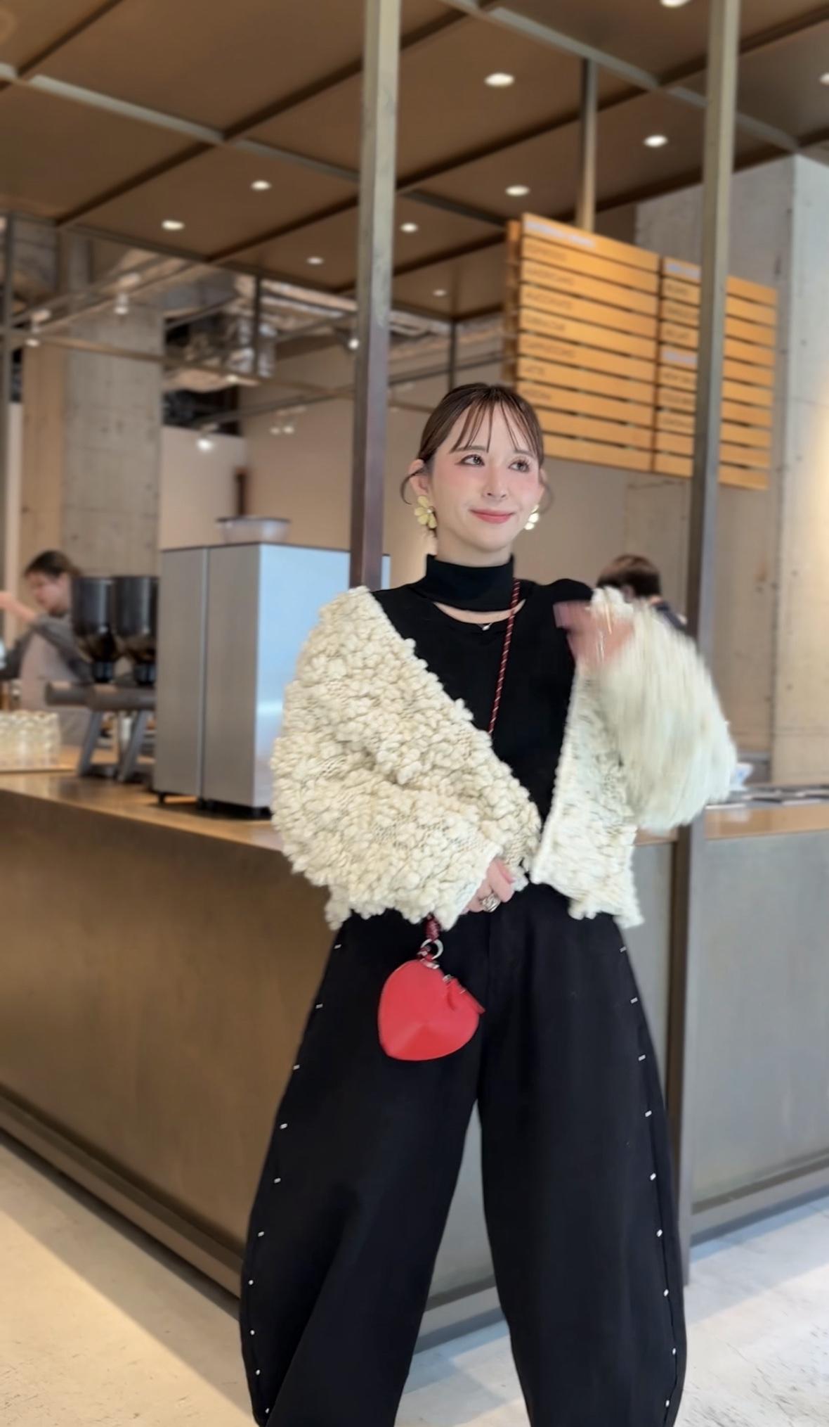 スタッズ付きワイドカーブデニム