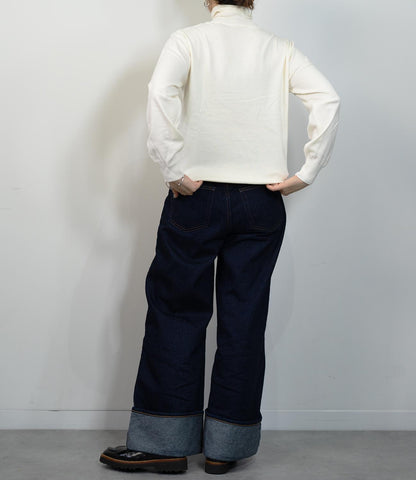 タートルネックソフトニット