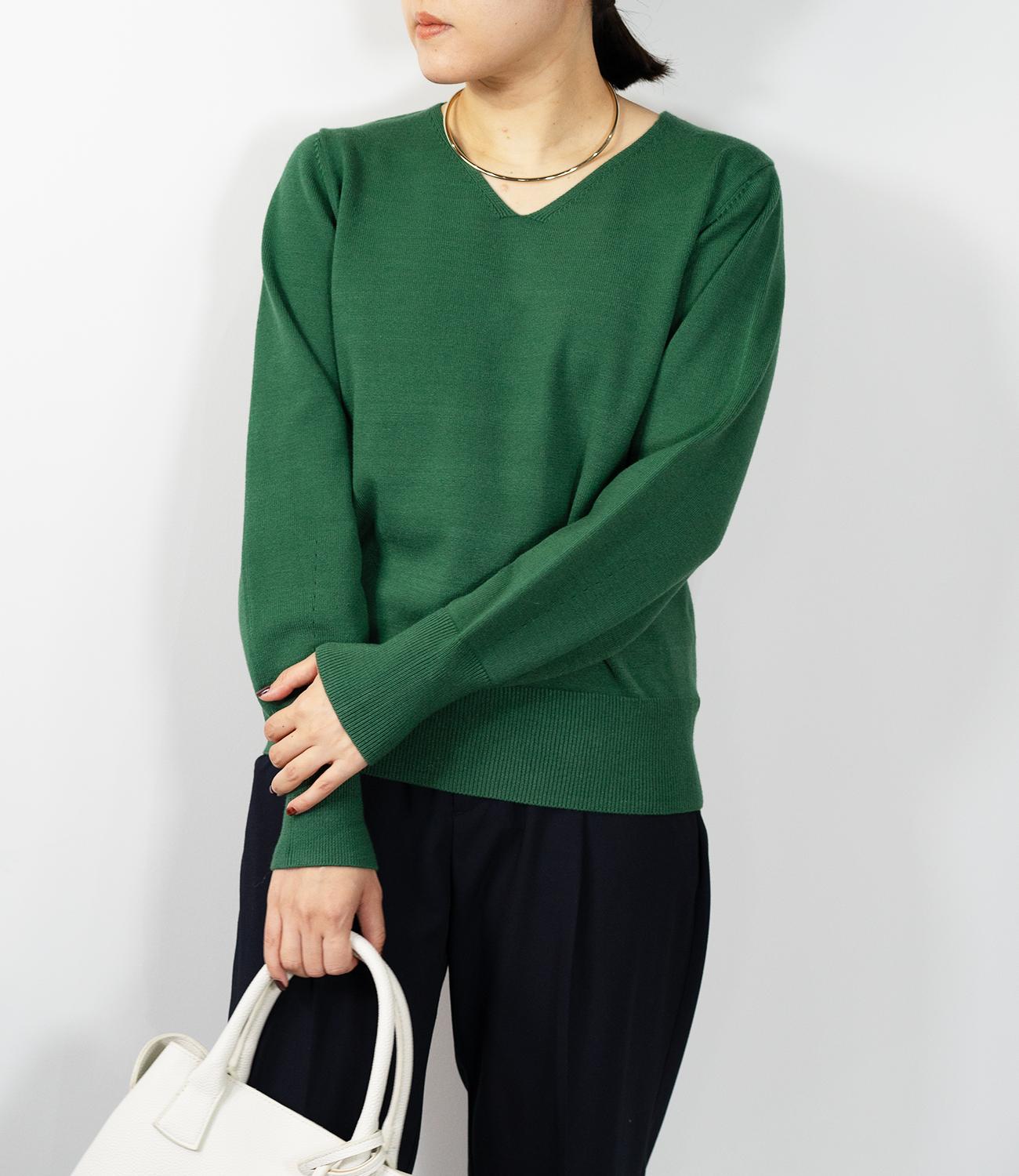 コンパクトVネックニット