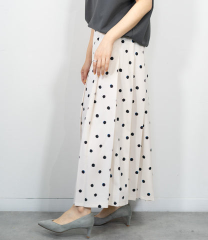 ランダムドットミモレタックスカート
