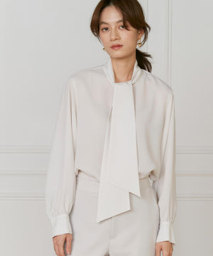 ボウタイブラウス