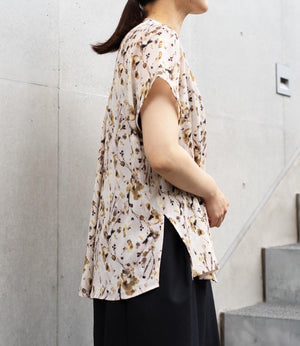 ペインティングフラワーフレンチスリーブブラウス