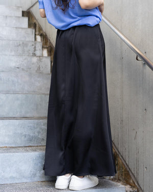 微光沢サテンナロースカート