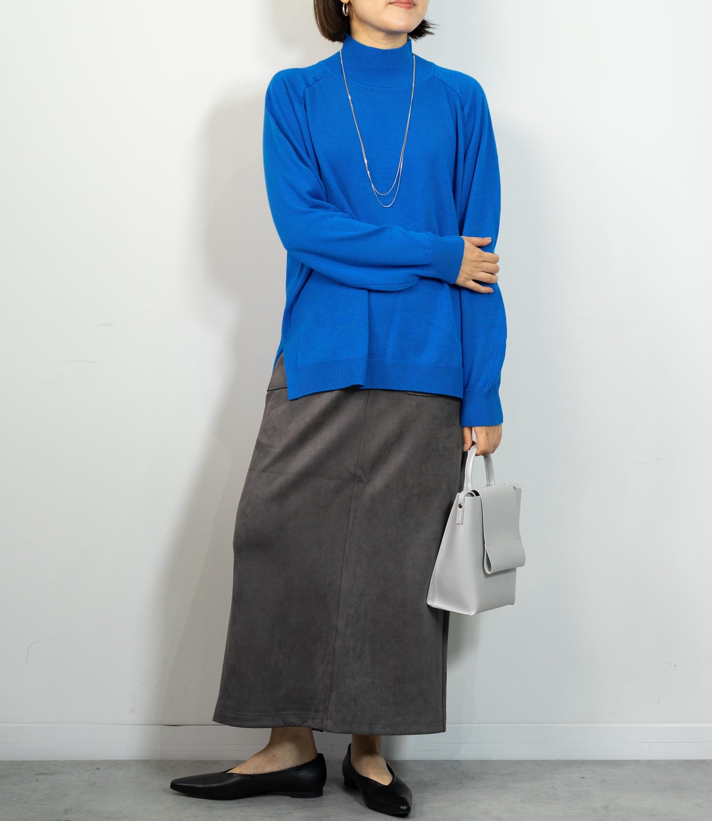 モックネックラグランニット