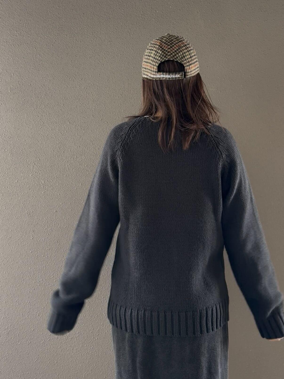 ラウンドネックニット