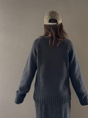 ラウンドネックニット