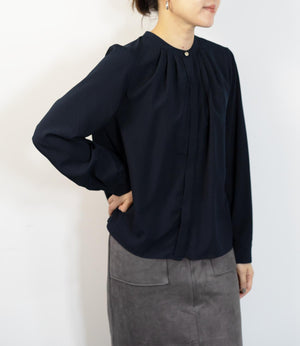タックフレアブラウス
