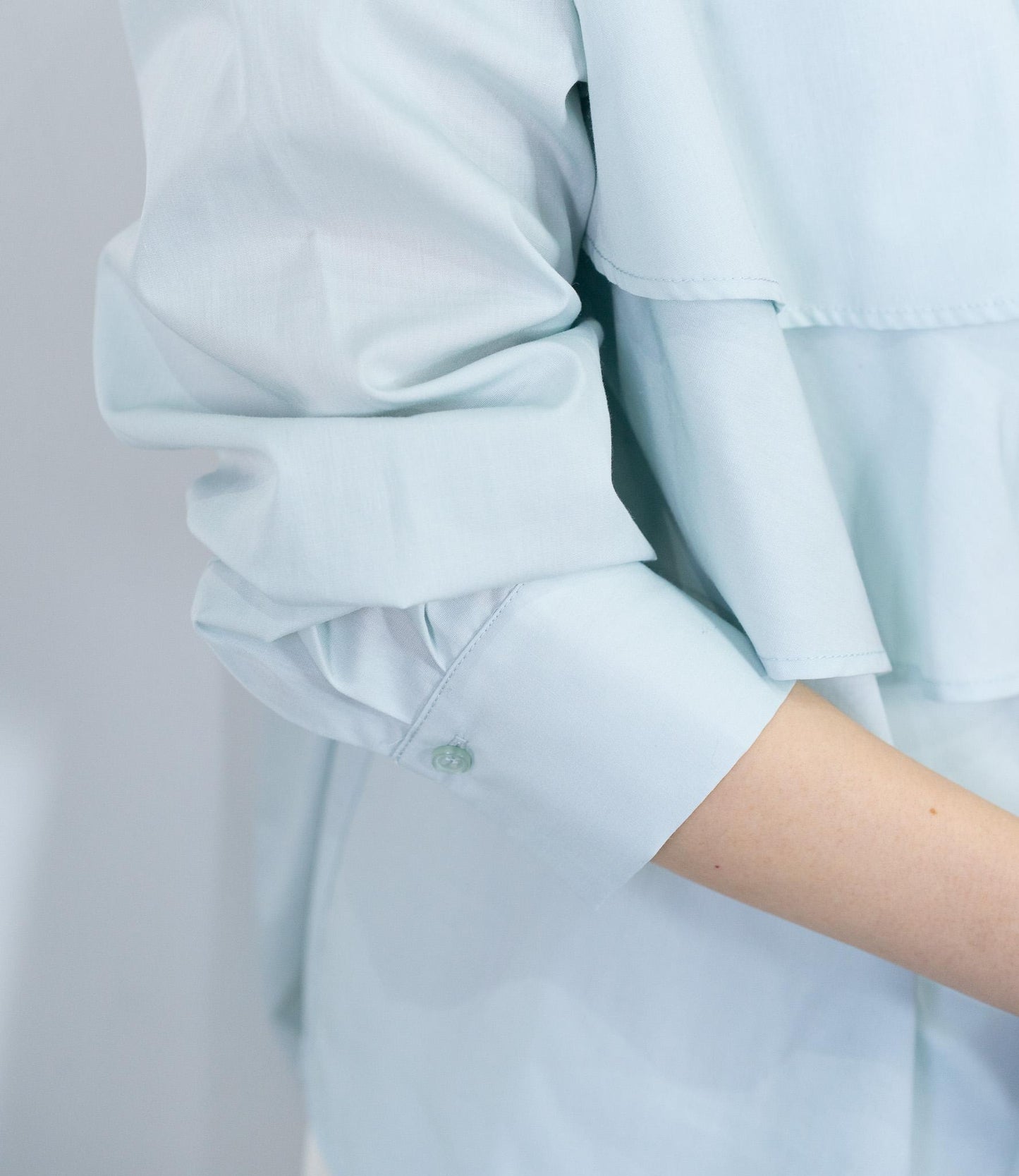 レイヤードライクダブルフリルシャツ