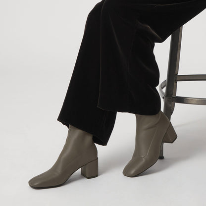 ストレッチレザー ショートブーツ60↓↑