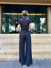 アドーア　セットアップ　ネイビー ハイネック リボン付きトップとパンツ 半袖ハイネックパンツセットアップ – &DROBE (アンドローブ)