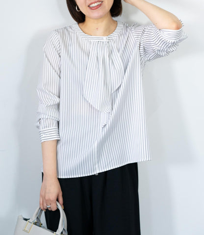 綺麗めストライプフリルタイブラウス
