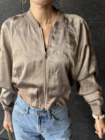 コンパクトサテンブルゾン