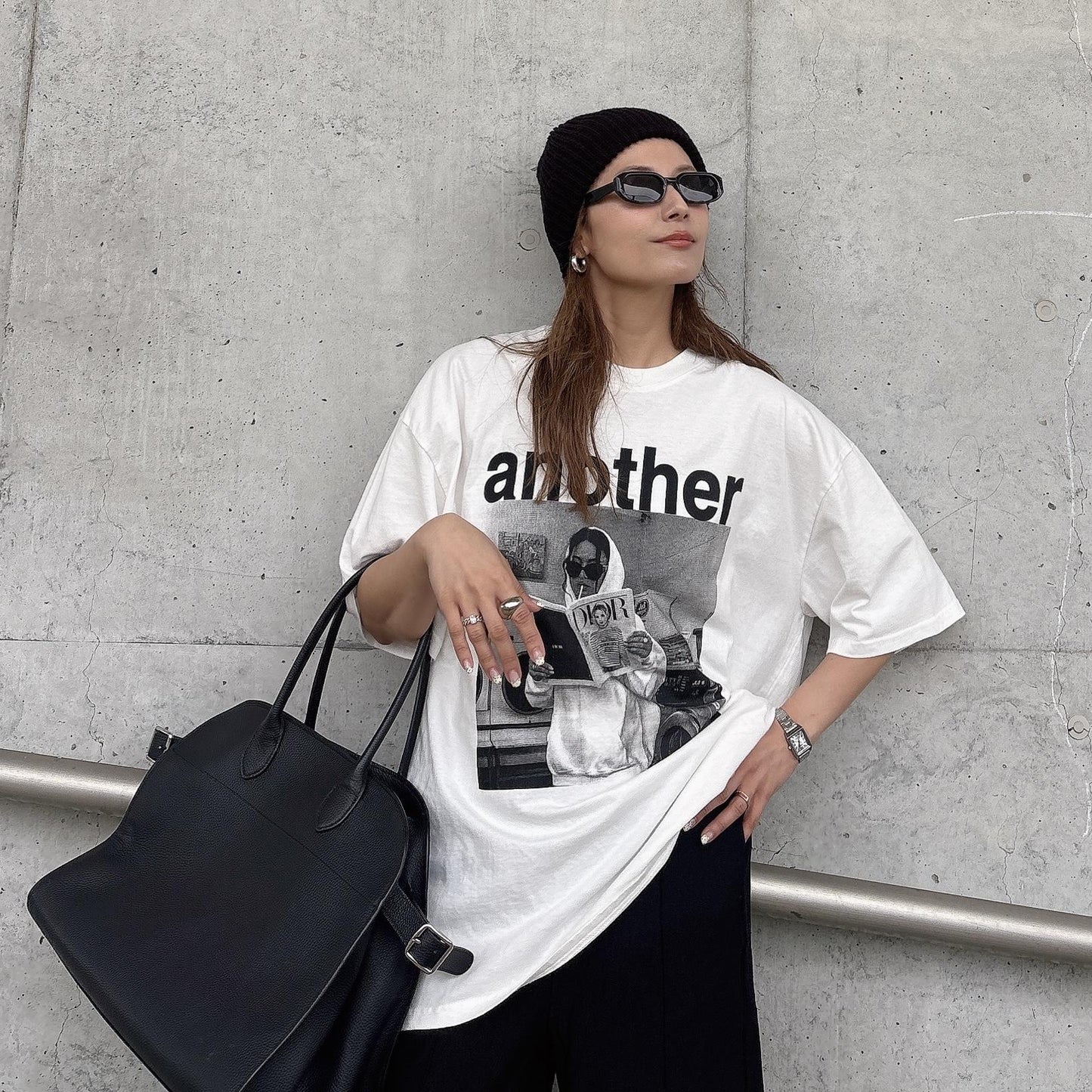 モノトーンロゴTシャツ