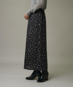 ブラッシュドットプリントスカート