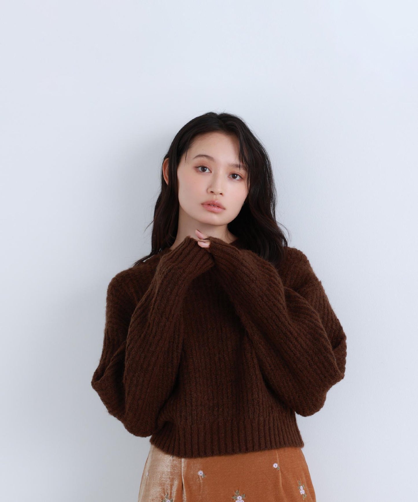 クロップドアゼフォルムニット