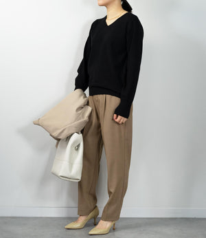 コンパクトVネックニット