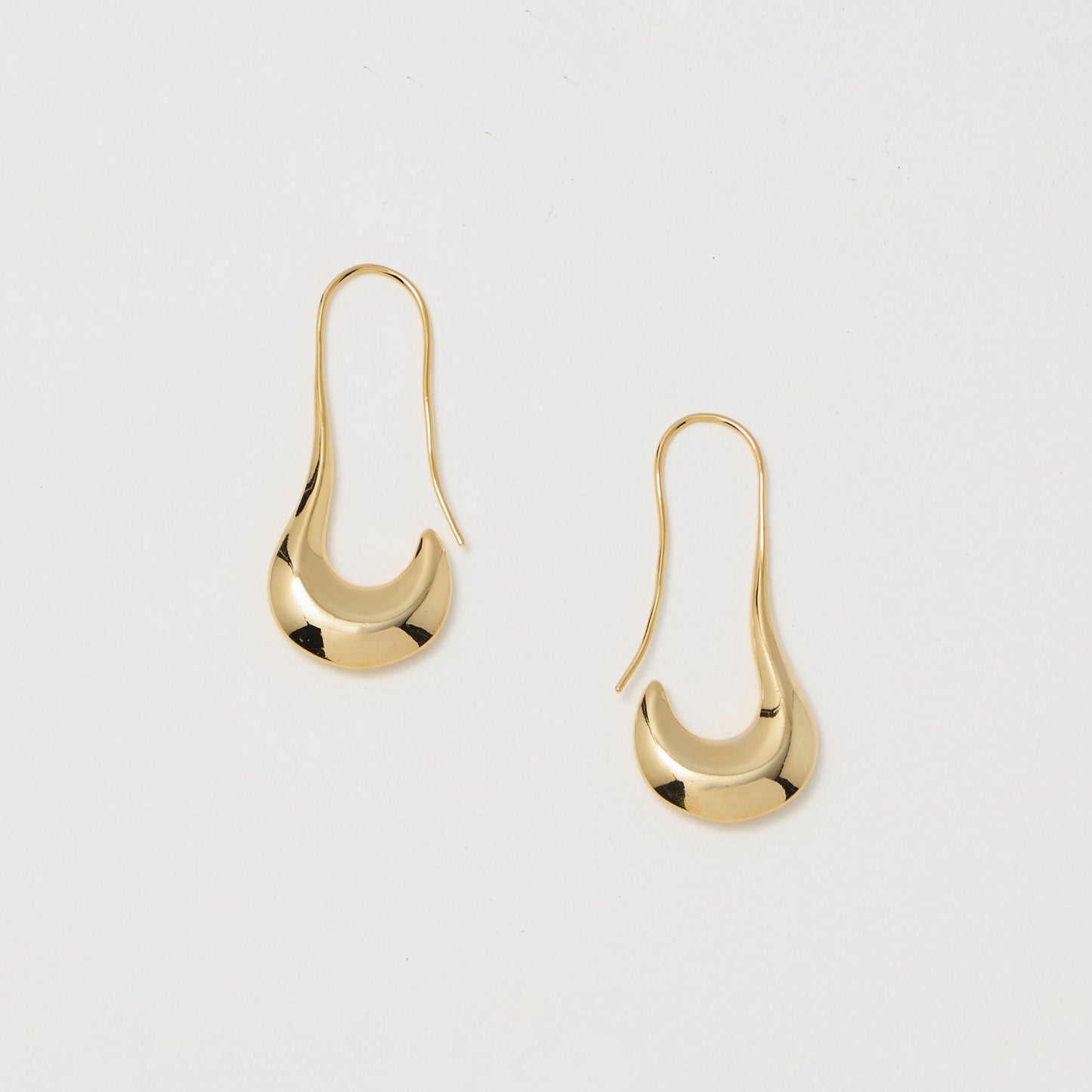 クレセント ムーン ピアス