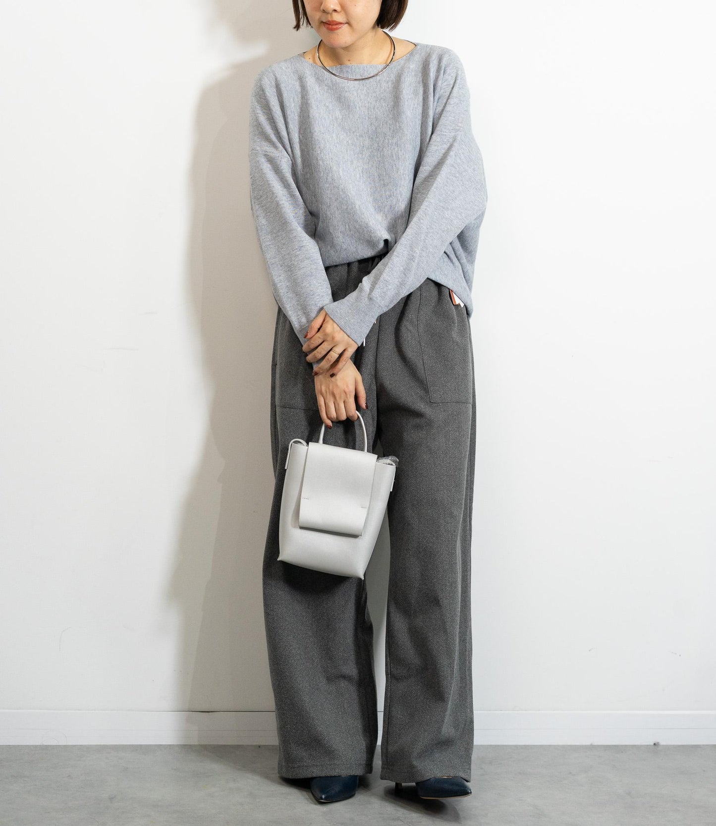 ボートネックラウンドニット